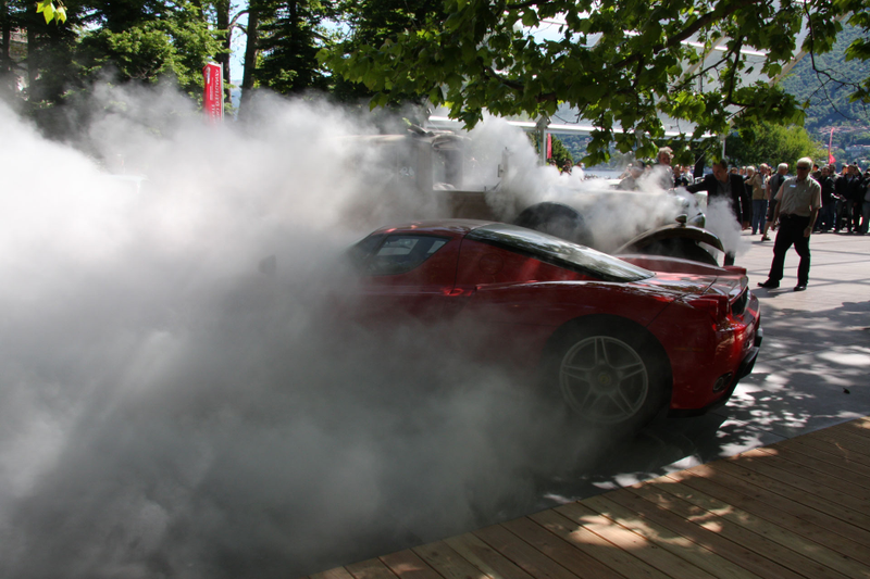 Illustration for article titled Burning Bentley Almost Kills A Ferrari Enzo At The Concorso